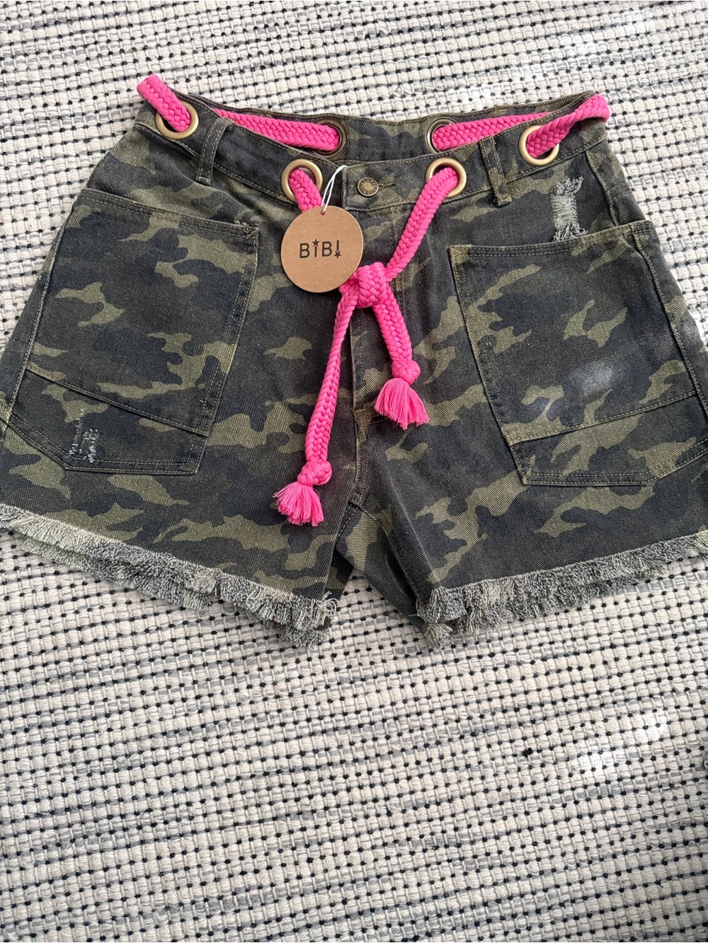 BiBi NWT Camo Frayed Hem Shorts Pink Rope Belt Size M